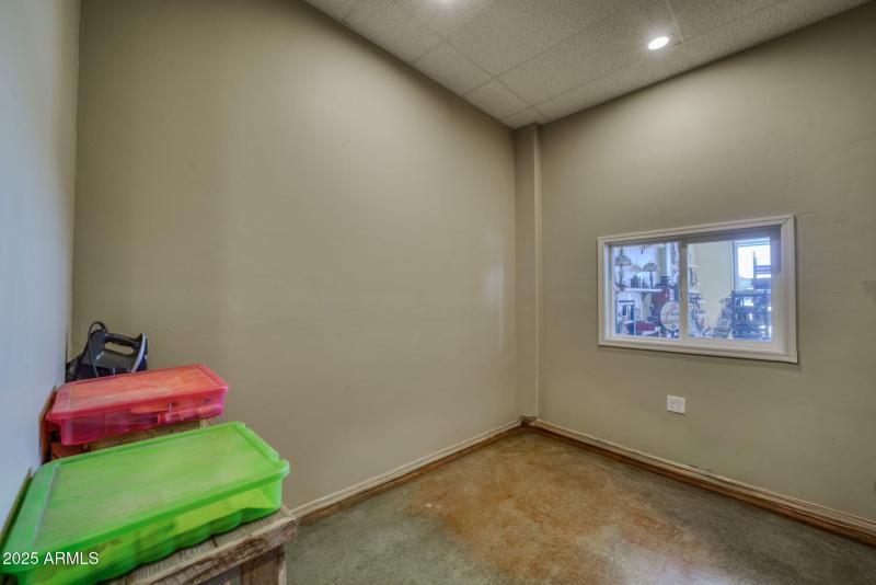 11-web-or-mls-864 W Main St-08