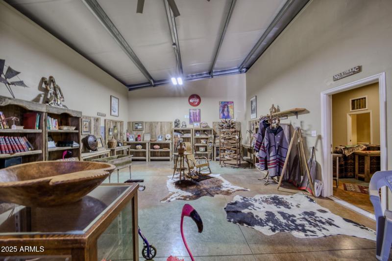 16-web-or-mls-864 W Main St-13