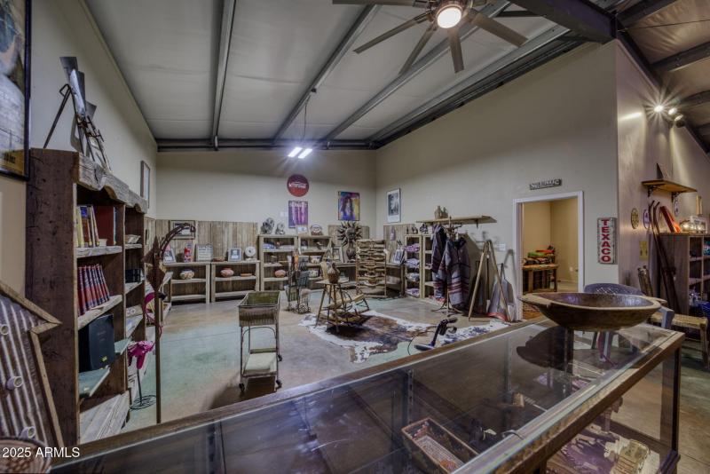 17-web-or-mls-864 W Main St-14