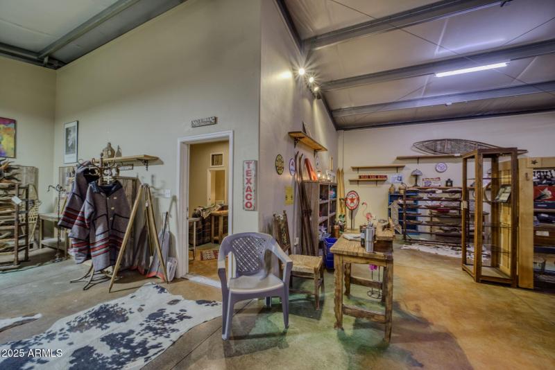 21-web-or-mls-864 W Main St-18