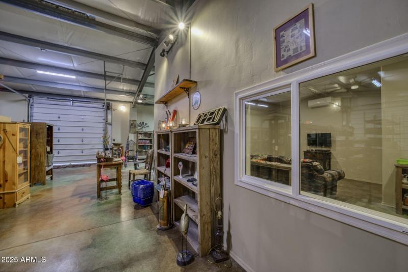 22-web-or-mls-864 W Main St-19