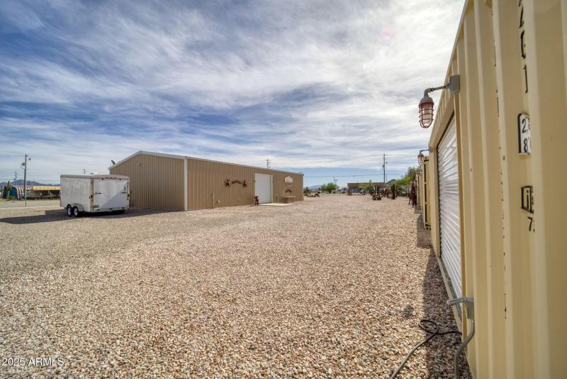 46-web-or-mls-864 W Main St-43