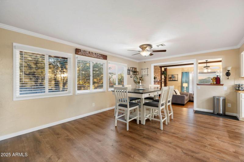 21-Dining to Breakfast Nook TW