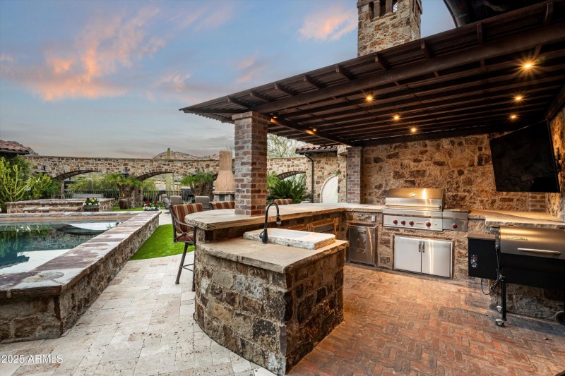 Outdoor Kitchen