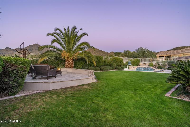 exansive area for kids/pets