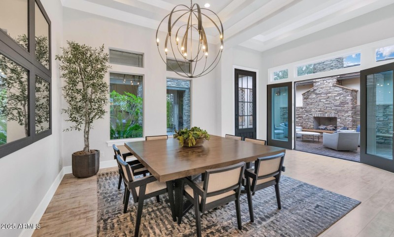 5413 E Juniper Cyn Dr-large-009-021-5413