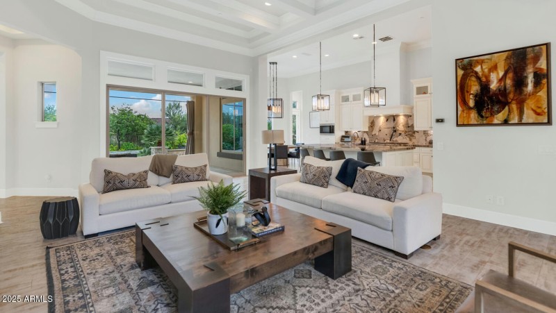 5413 E Juniper Cyn Dr-large-016-016-5413