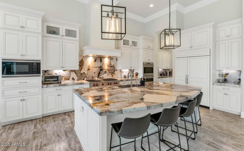 5413 E Juniper Cyn Dr-large-018-023-5413