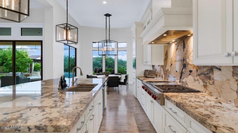 5413 E Juniper Cyn Dr-large-020-044-5413