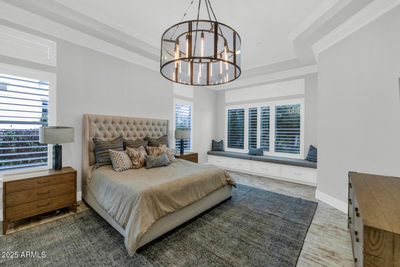 5413 E Juniper Cyn Dr-large-022-038-5413