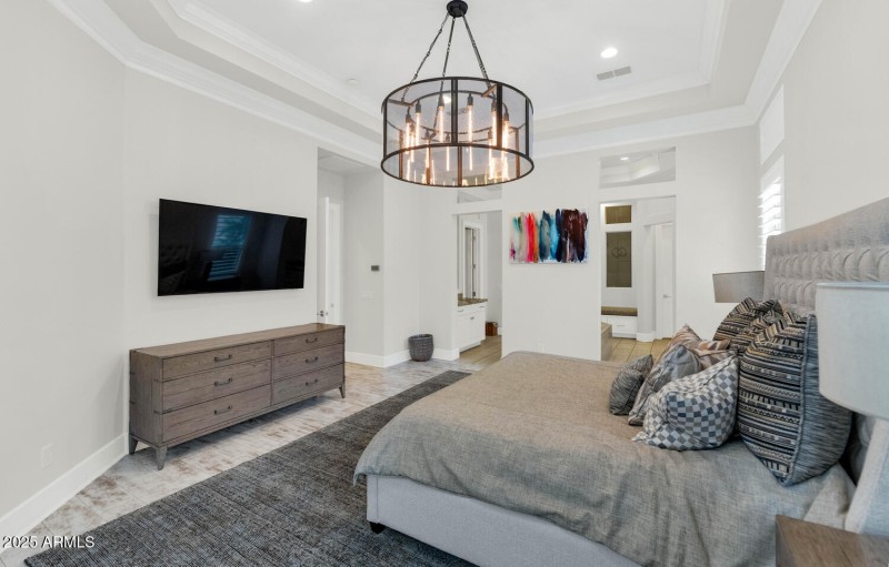 5413 E Juniper Cyn Dr-large-023-030-5413