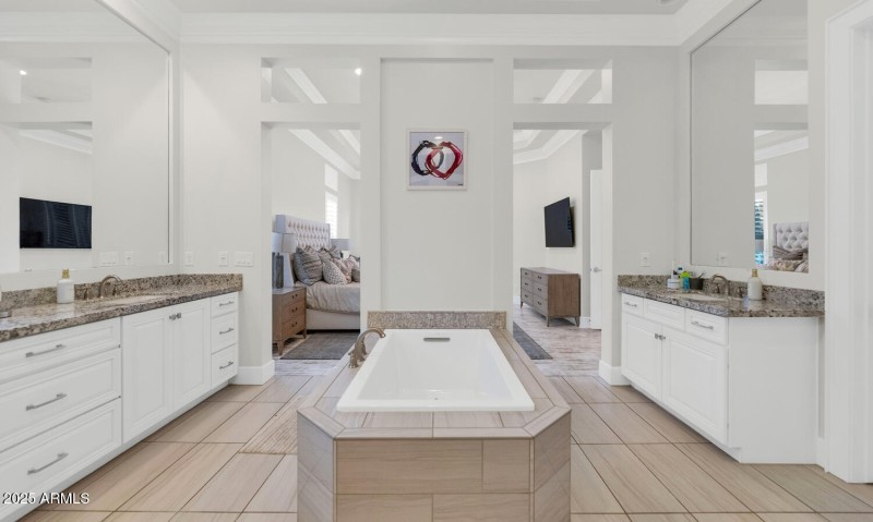 5413 E Juniper Cyn Dr-large-025-022-5413