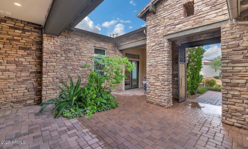 5413 E Juniper Cyn Dr-large-032-027-5413