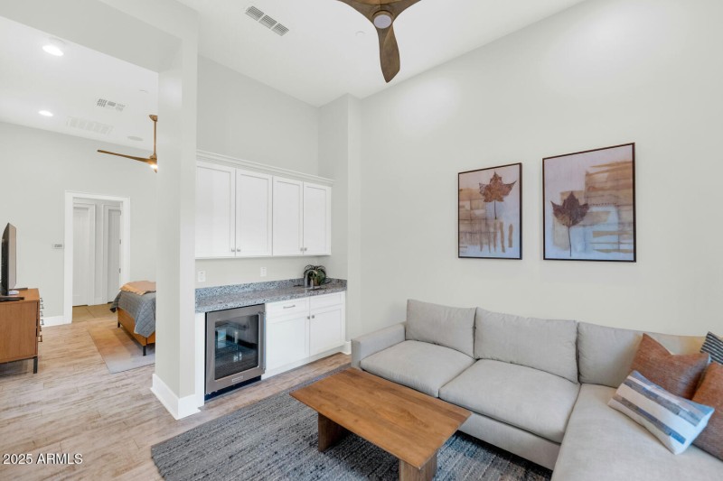 5413 E Juniper Cyn Dr-large-033-031-5413