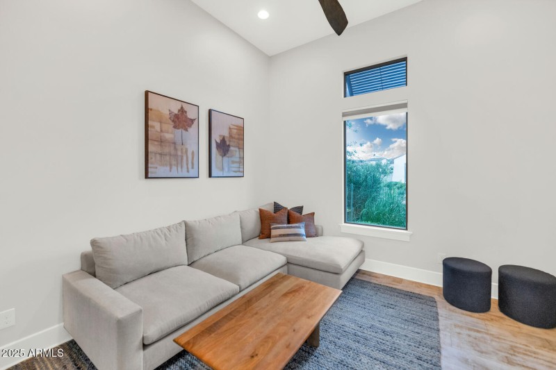 5413 E Juniper Cyn Dr-large-034-036-5413