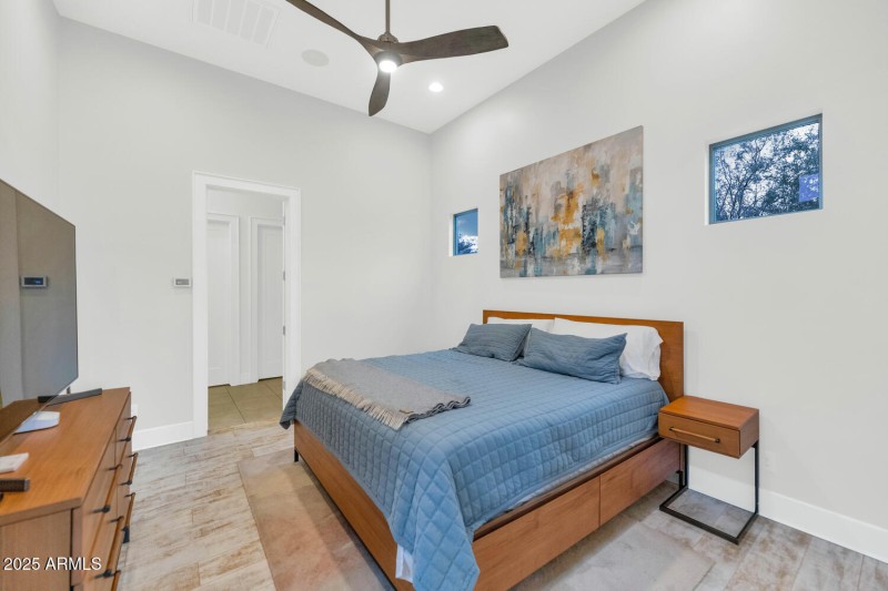 5413 E Juniper Cyn Dr-large-035-033-5413