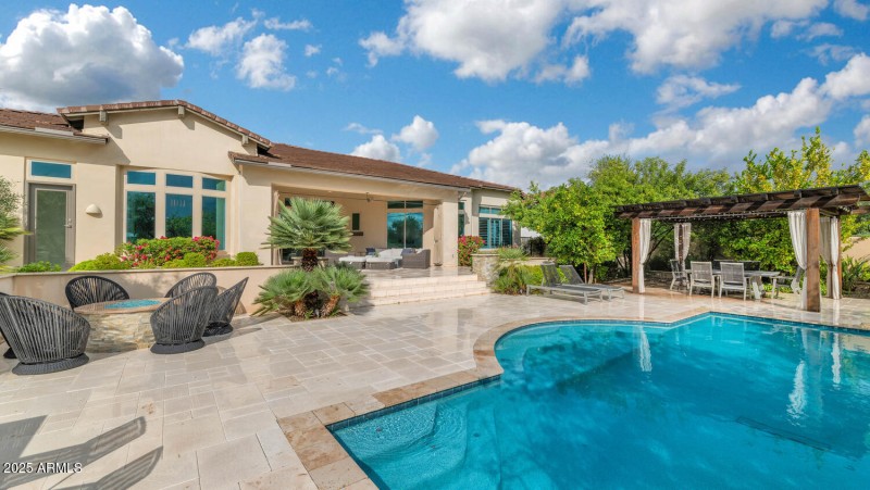 5413 E Juniper Cyn Dr-large-042-041-5413