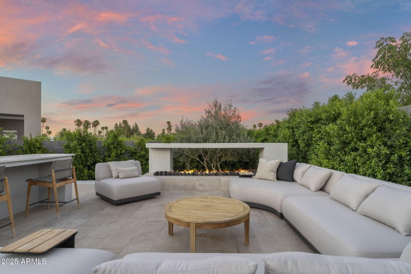 BBQ Deck with Fireplace