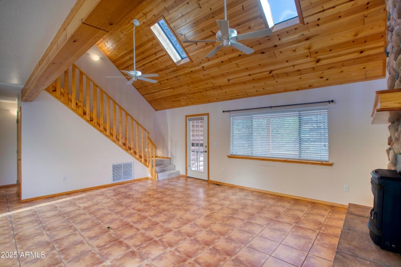 16 LIVING TO STAIRCASE