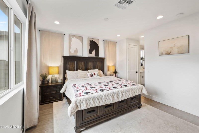 18-Primary Bedroom (2)