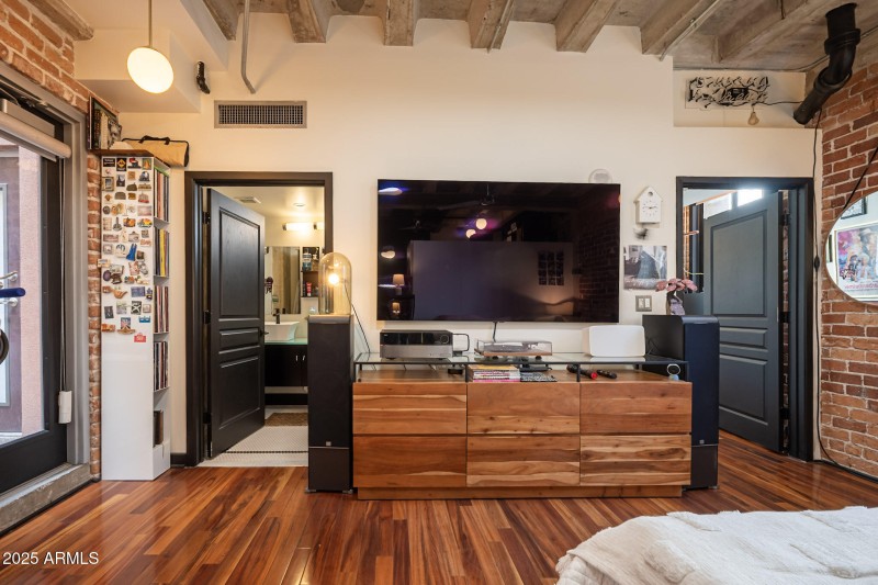 Direct Access to 2nd Floor Outdoor Space