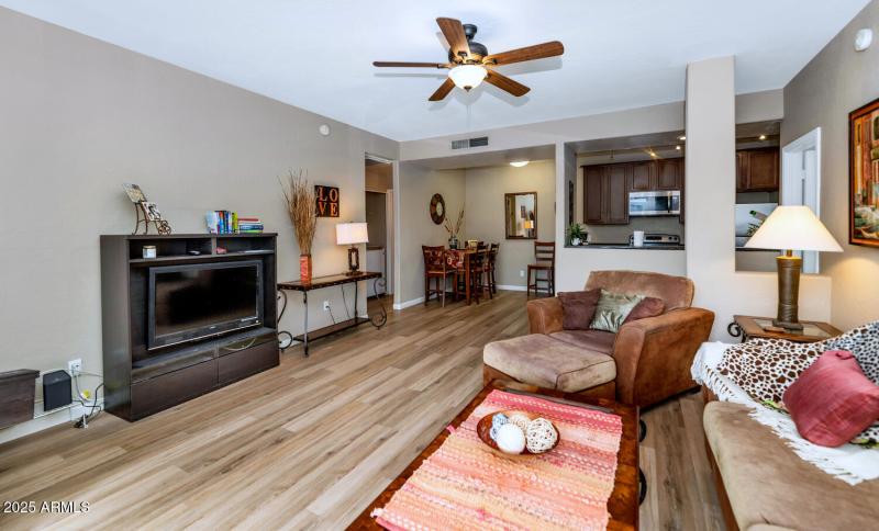 14145 N 92nd St-large-008-005-TOD1742-15