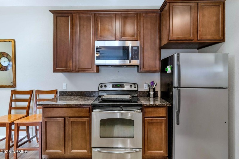 14145 N 92nd St-large-012-025-TOD1749-15