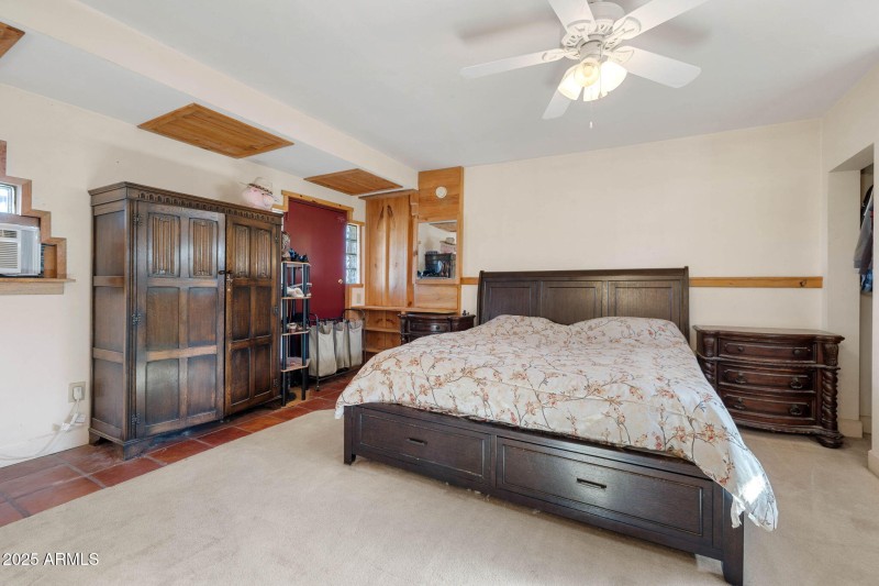 13-Primary Bedroom (2)