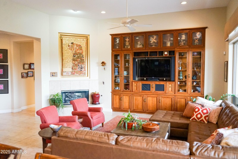 Familyroom Picture 1