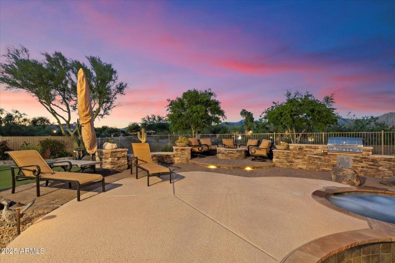 Sunset Views & Outdoor Kitchen