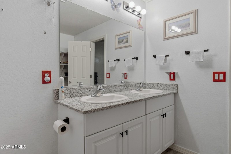 33-web-or-mls-45433 W Sandhill Rd-33