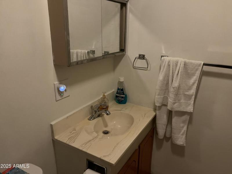 461 W 5th St Hall Bath 1