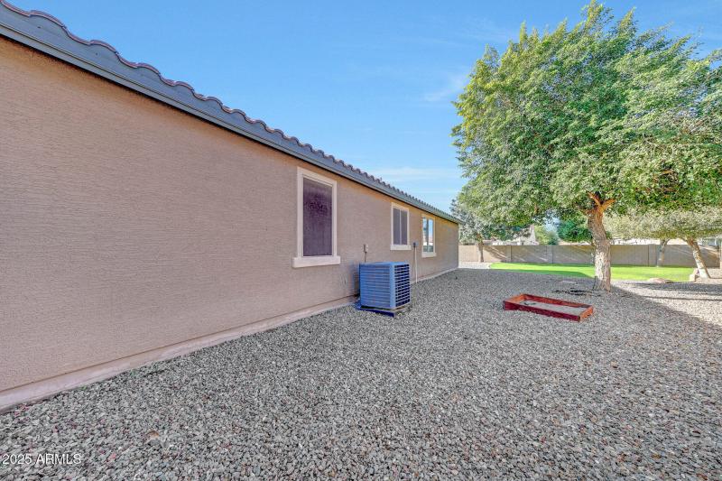 Wide Side Yard Access