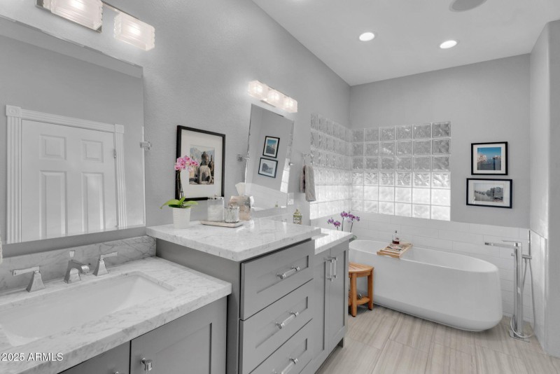 Primary Bathroom – Tub & Vanity