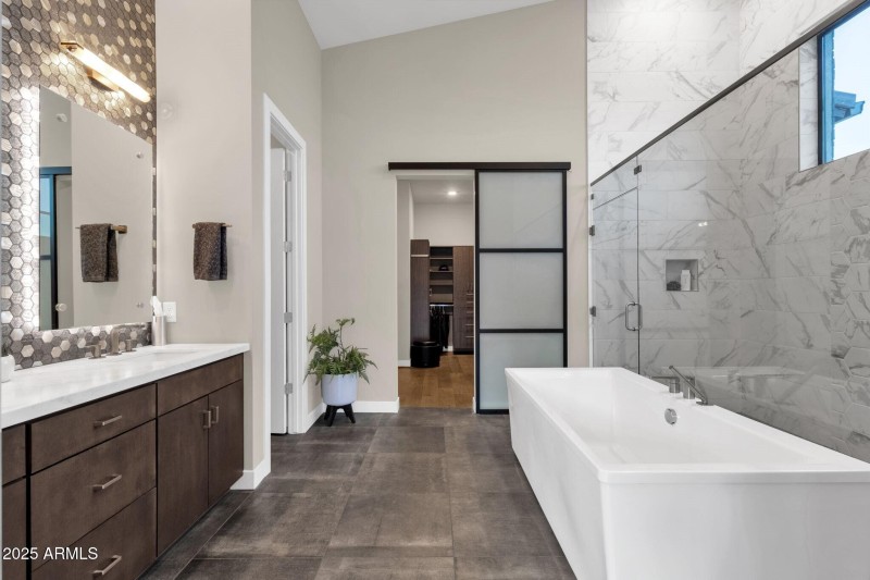 027_Primary Bathroom