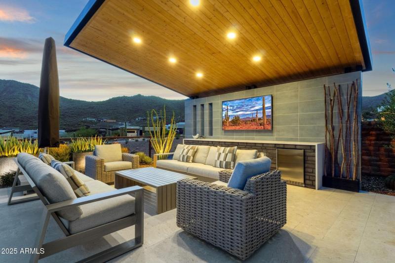 049_Covered Outdoor Entertaining