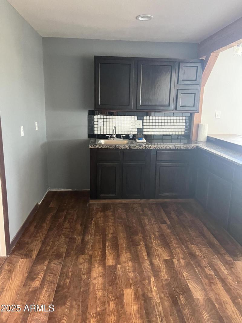 445 N Kilbright Kitchen A