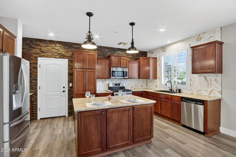 8-web-or-mls-022_a4m_CM