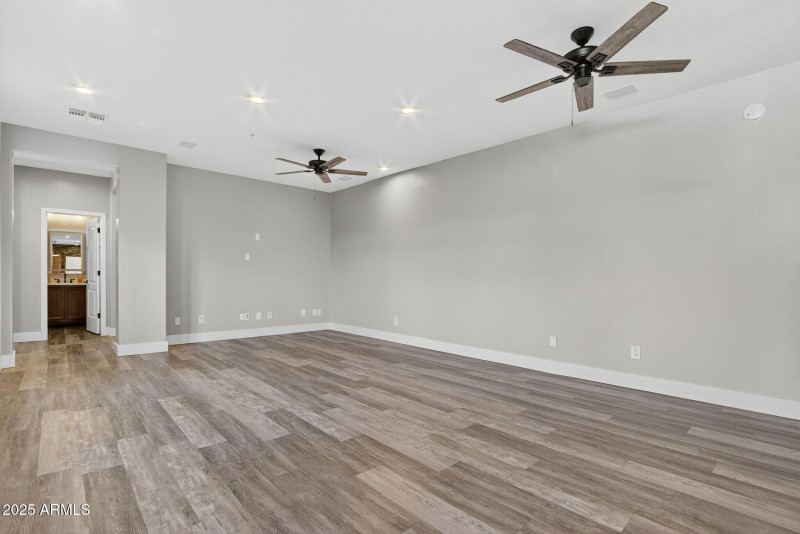 17-web-or-mls-049_a4m_CM