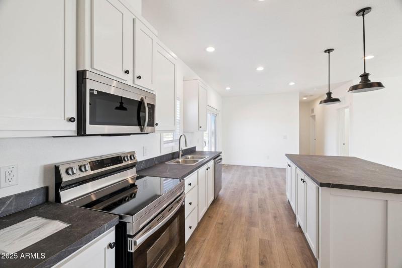 10-web-or-mls-50308-w-wildwood-rd