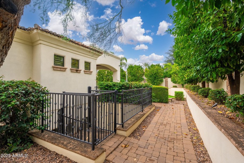 2196 E Champagne Pl - 70