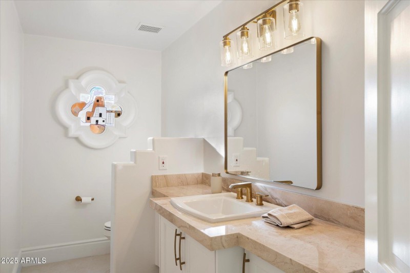 Guest Bath with Pueblo Art Feature