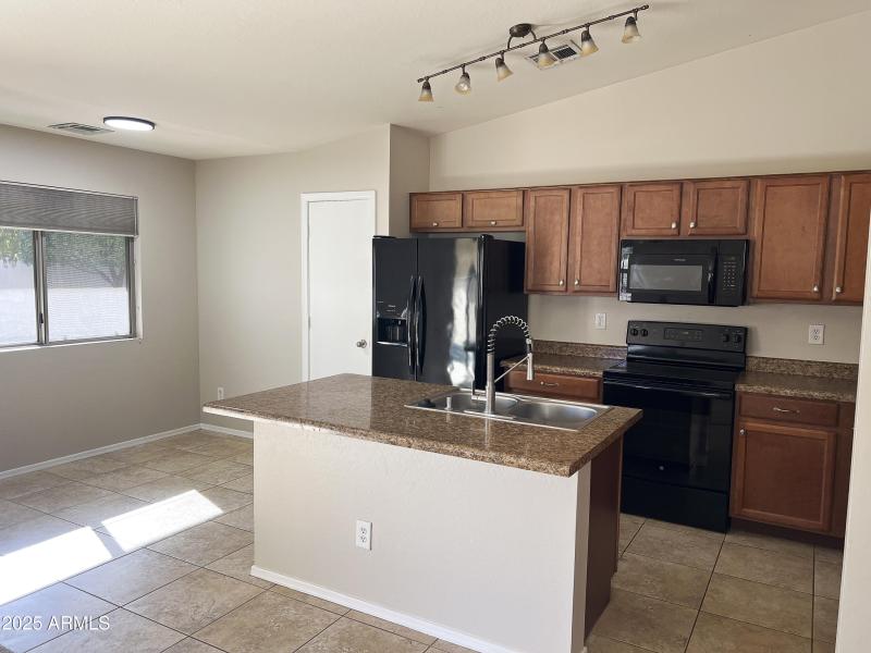 9847 w lone cactus-17