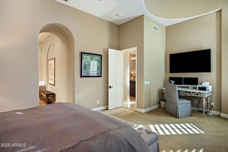 014_Primary Bedroom to Bath