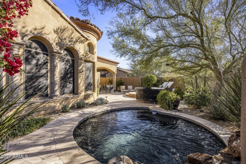 029_Spa to Covered Patio