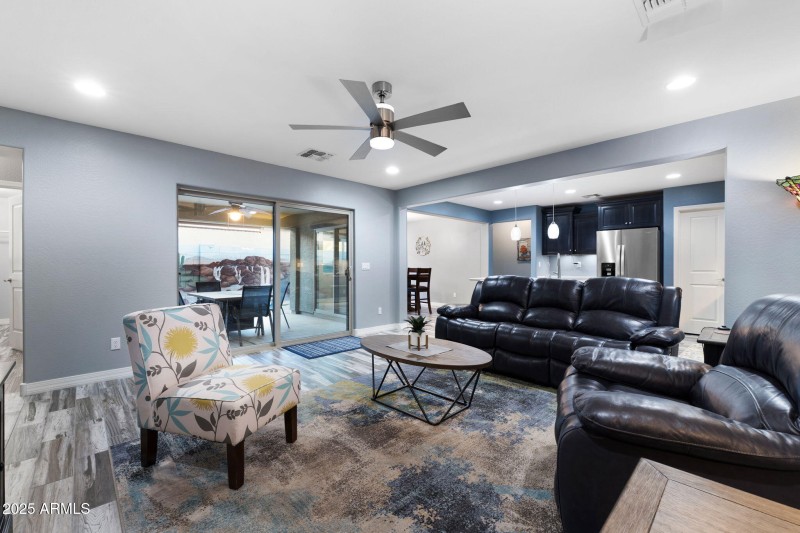 011__1755 E Mesquite Ave