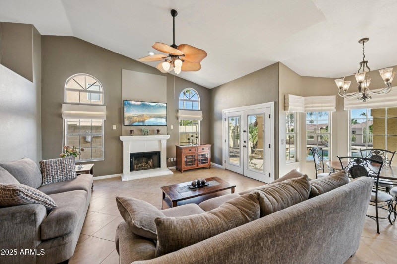 9-web-or-mls-E Briarwood Ter-S2711-011