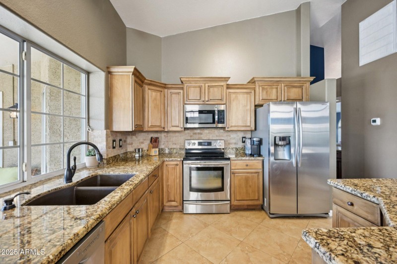 16-web-or-mls-E Briarwood Ter-S2711-022