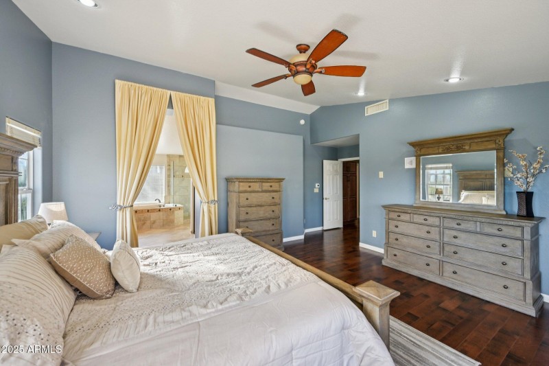 20-web-or-mls-E Briarwood Ter-S2711-032