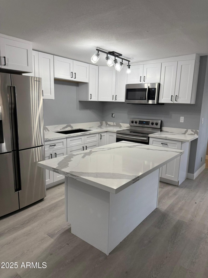 thumbnail_77eda97e-572c-4afd-905a-2adb1f